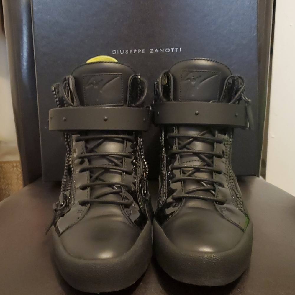 Giuseppe zanotti Italy/Europe SIZE 40/ US 7